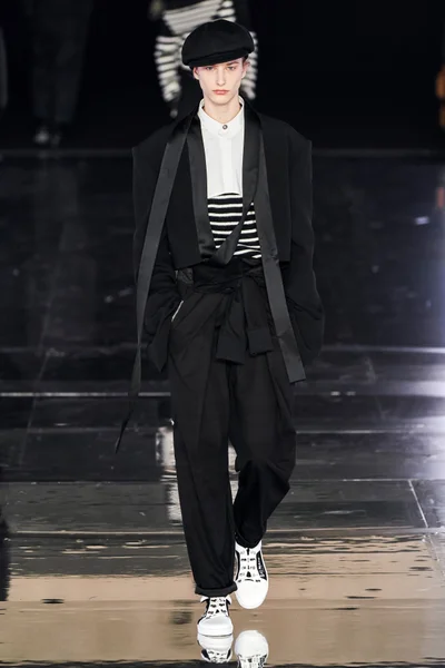 Look 18